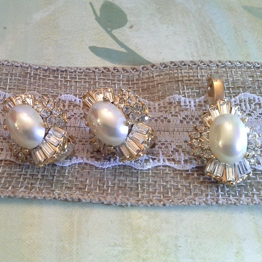 Simulated Pearls and Diamonds Jewelry Set